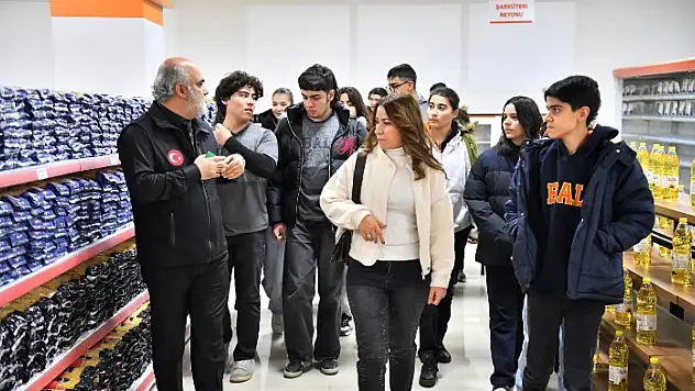 'İyilik Elçisi' Projesi Gençlere Yardımlaşma ve Tarih Bilinci Aşılıyor