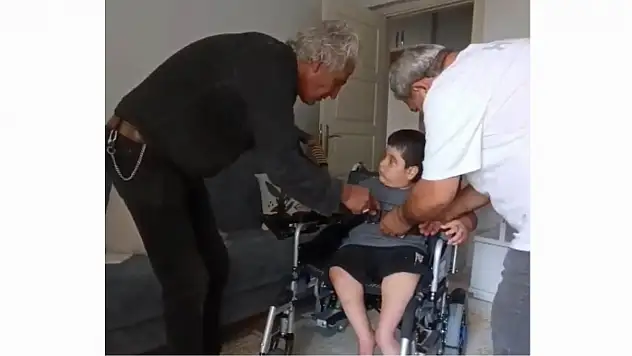 Minik Salih Akülü Arabasına Kavuştu