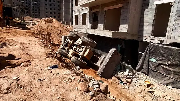 Şantiyede İş Makinesi Devrildi: 1 ölü