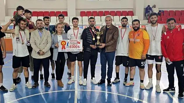 Turnuvanın şampiyonu Dinamo Tecde