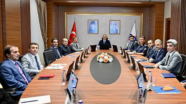 Vali Yavuz Başkanlığında Üniversitelerde Huzur ve Güven Artırma Toplantısı