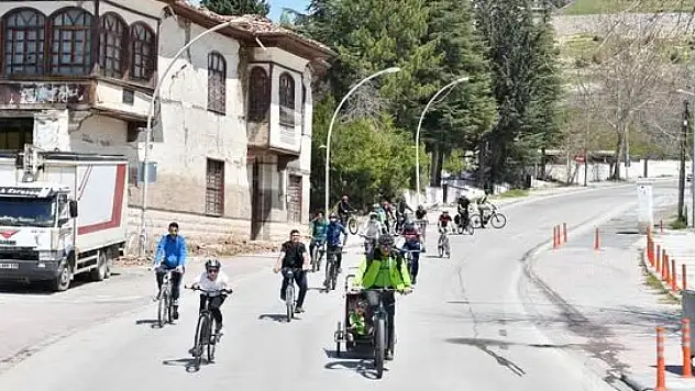 Yeşilyurt Belediyesi'nden Baharın Gelişine Pedallı Kutlama!