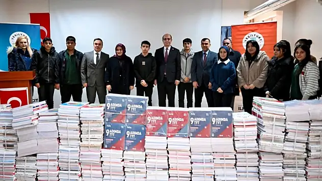 Yeşilyurt Belediyesi'nden Öğrencilere TYT-AYT Kaynak Kitap Desteği!