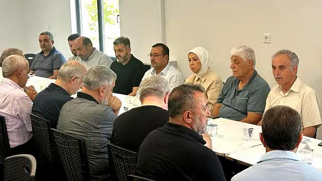 Yeşilyurt İlçe Başkanı Yaylacı'ya Öznur Çalık'tan Taziye Ziyareti