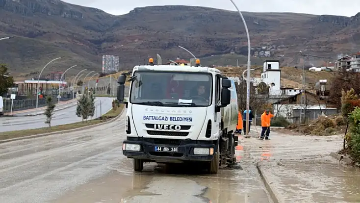 Battalgazi Belediyesi’nden Pınarbaşı Göleti Çevresinde Detaylı Temizlik