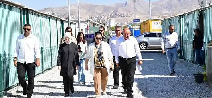 Vali Eşi Selda Yavuz'dan Rönesans-I Konteyner Kentte İkamet Eden Ailelere Ziyaret