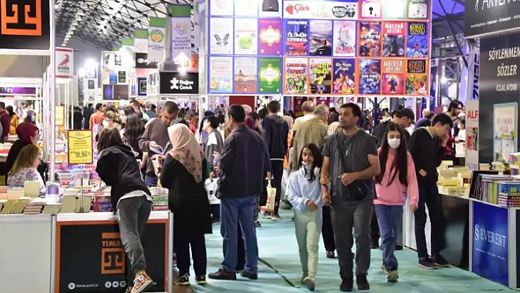9.Malatya Anadolu Kitap ve Kültür Fuarı'na Kitapseverlerin İlgisi Yoğun