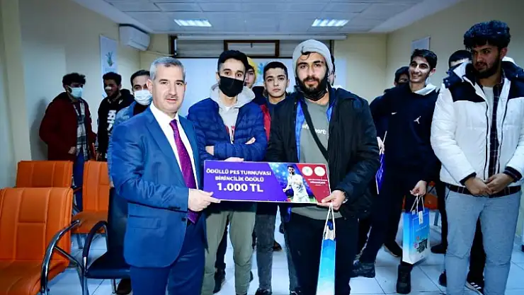 Ahmet Çalık Anısına Düzenlenen Pes Turnuvasında Ödüller Sahiplerini Buldu