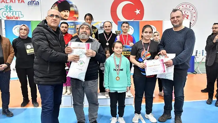 Aileler Arası Badminton Turnuvası Büyük Bir Heyecana Sahne Oldu