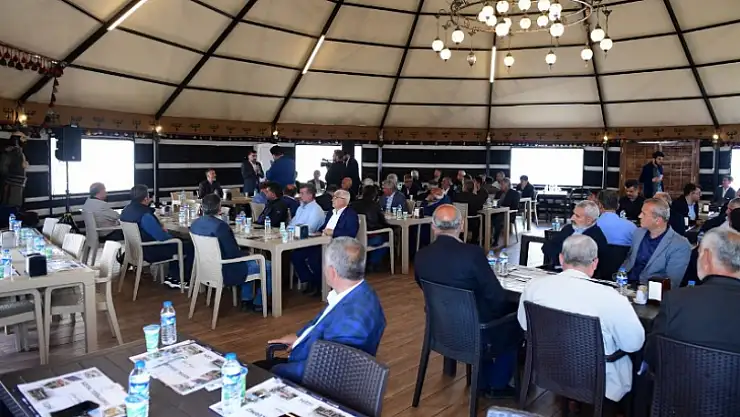 AK Parti'den Mahalle Muhtarlarıyla Toplantı