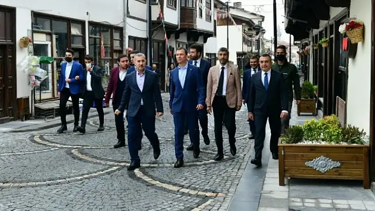 AK Parti Genel Bşk. Yard. Fatih Şahin'den Başkan Çınar'a Tebrik