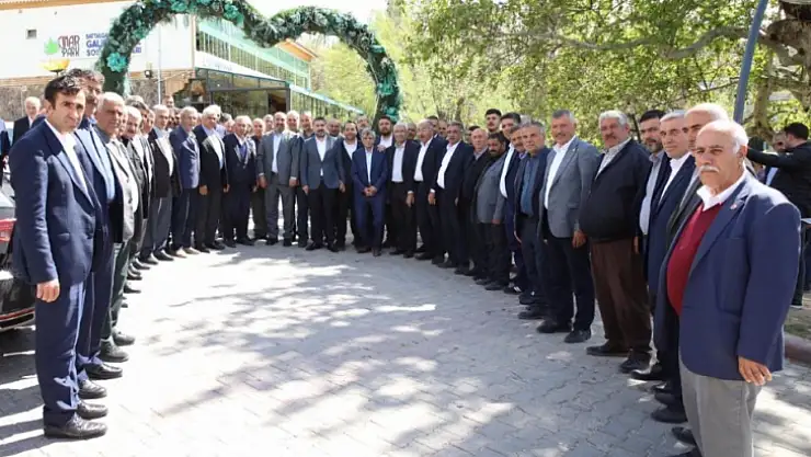 AK Parti'nin Seçmenlere Ücretsiz Ulaşım Kampanyasına İlk Gün 2 Bin 450 Kişi Başvurdu