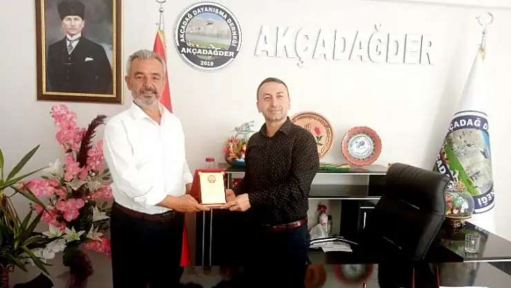 Akçadağlı İş İnsanı Siyasetçi Osman Güde'ye Anlamlı Plaket