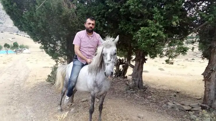 Akın' Düz Olun, Net Olun Biraz'da Delikanlı Olun'