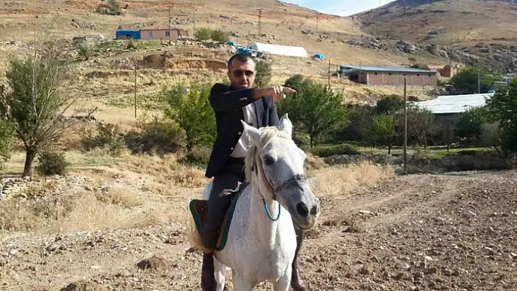 Akın' Hep Kendilerini Sanırlarda Sanırlar'
