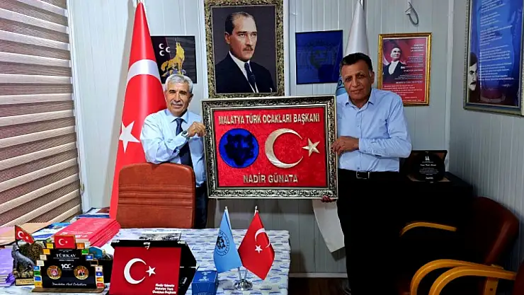 Ali Fırat'tan Türk Ocakları Başkanı Nadir Günata'ya Anlam Dolu Hediye