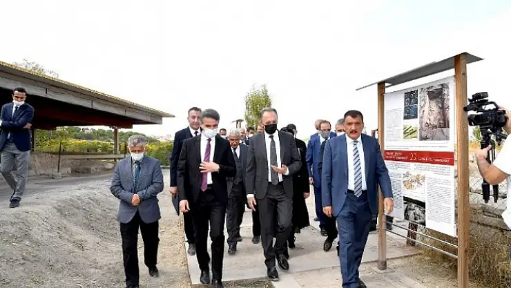 Arslantepe Höyüğü Alanına Yapılacak Çalışmalarla İlgili Toplantı