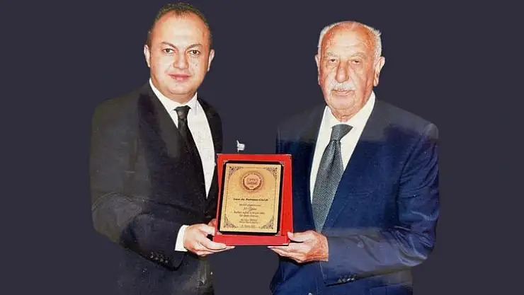 Av. Ramazan Kavuk'a 50.'nci Yıl Plaketi