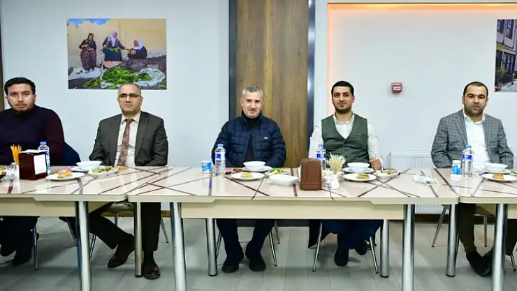 Başkan Çınar, AK Parti İl Gençlik Kolları Başkanı ve Yönetimini Ağırladı