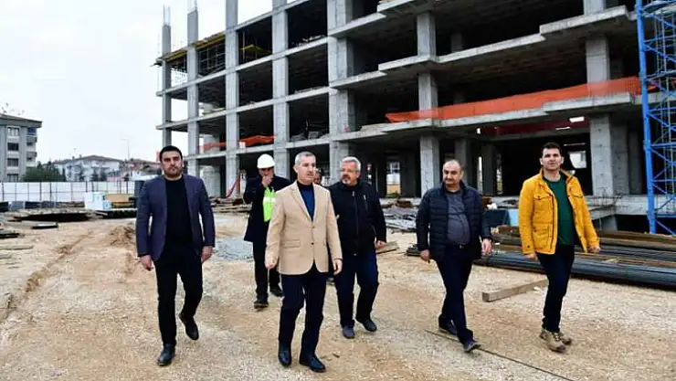 Başkan Çınar Yeni Belediye Hizmet Binasını İnceledi