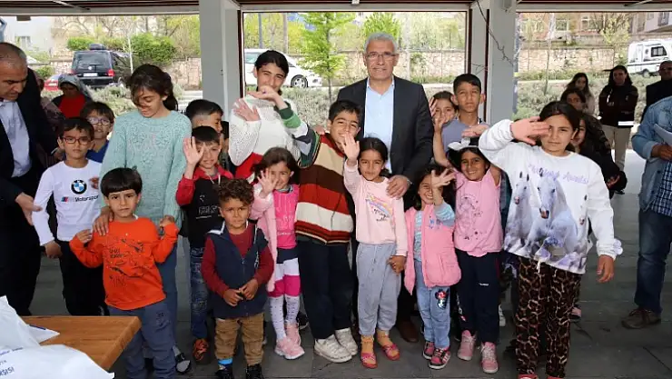 Başkan Güder, Depremzede Çocukların Yüzünü Güldürdü