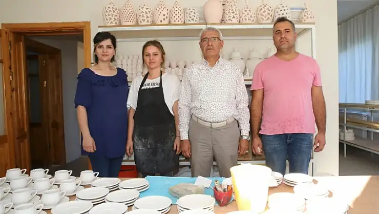 Başkan Güder, El Emeği Göz Nuru Eserleri İnceledi