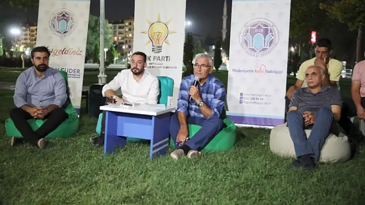 Başkan Güder Gençlerin Çay Davetinde İlçedeki Gençlik Yatırımlarını Anlattı