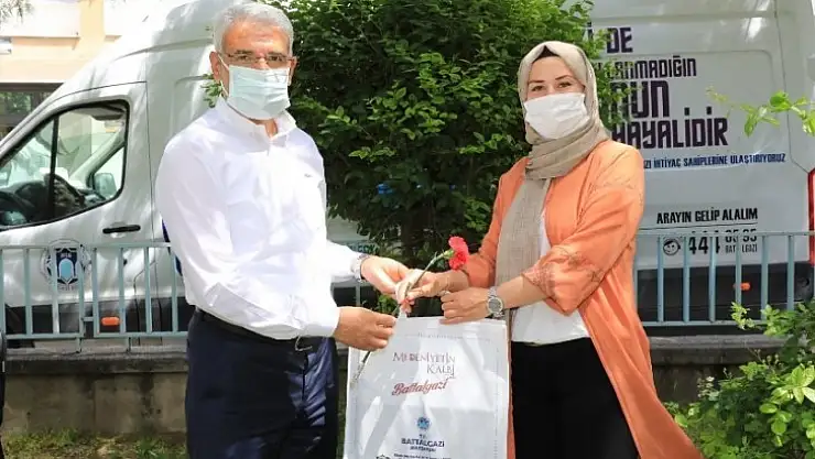 Başkan Güder, Kadın Muhtarların Anneler Gününü Kutladı