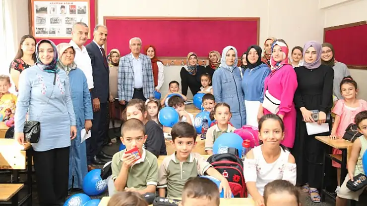 Başkan Güder Okula İlk Kez Başlayan Miniklere Sürpriz Yaptı
