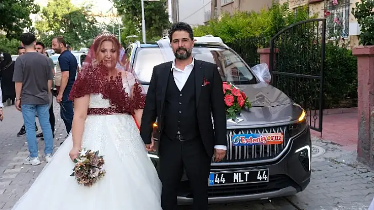 Başkan Gürkan Genç Çiftlere TOGG'u Gelin Arası Olarak Verdi