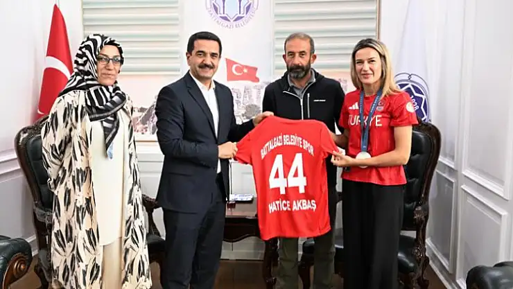 Başkan Taşkın' Hatice Akbaş, Battalgazi'mizin ve Ülkemizin Gururu'