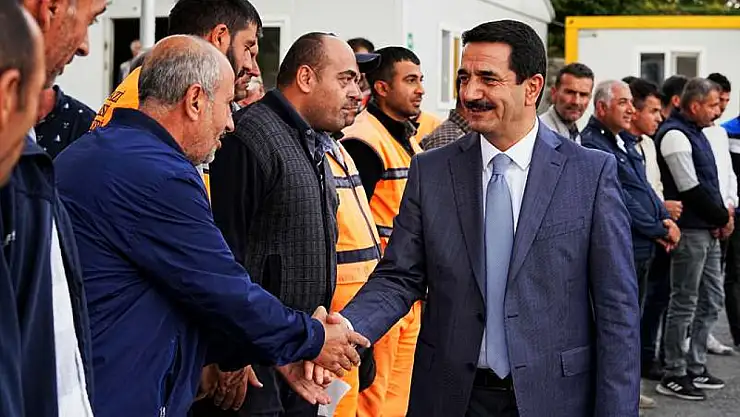 Başkan Taşkın' Temizlik Personelimiz Aynı Zamanda Sokağın Emini'