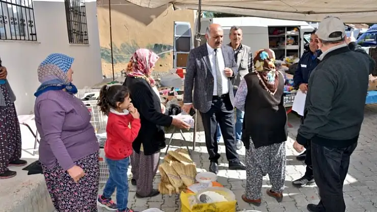 Başkan Zelyurt'tan Pazar Esnafına Ziyareti