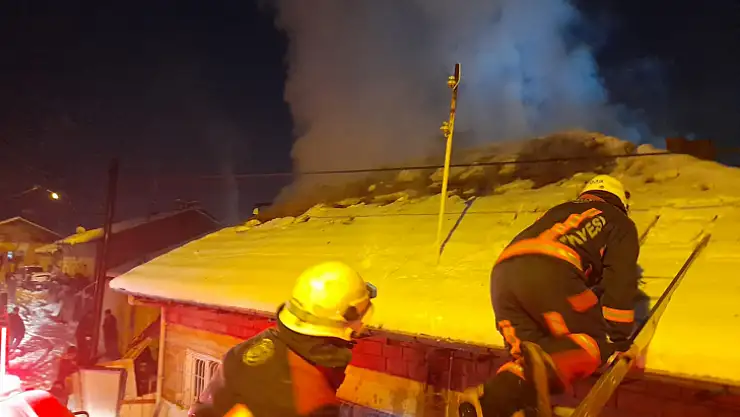 Bir Evde Çıkan Yangında Maddi Hasar Oluştu
