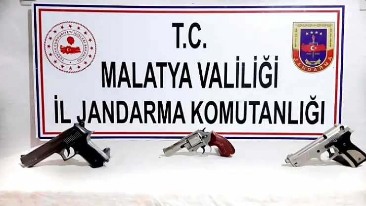 Darende İlçesinde Jandarma Silah Ele Geçirdi