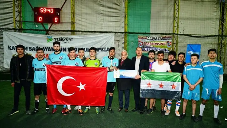 Dereceye Giren Takımların Ödülleri Dağıtıldı