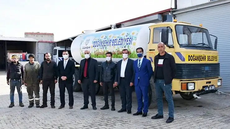 Doğanşehir Belediyesi Hurda Araçlardan Sulama Aracı Yaptı