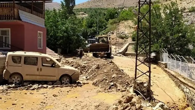 DSİ Porga Kanalı Patladı, Kaptajı Sel Bastı