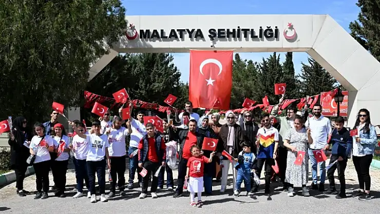 Engelsiz Yaşam Merkezi Öğrencilerinden Şehitliğe Ziyaret