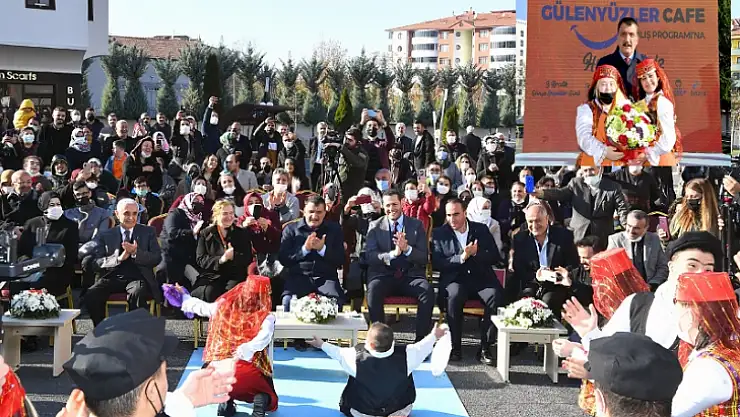 Gülen Yüzler Cafesi Hizmette