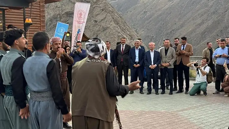 Hakkâri'de' Bir Anadolu Şenliği'
