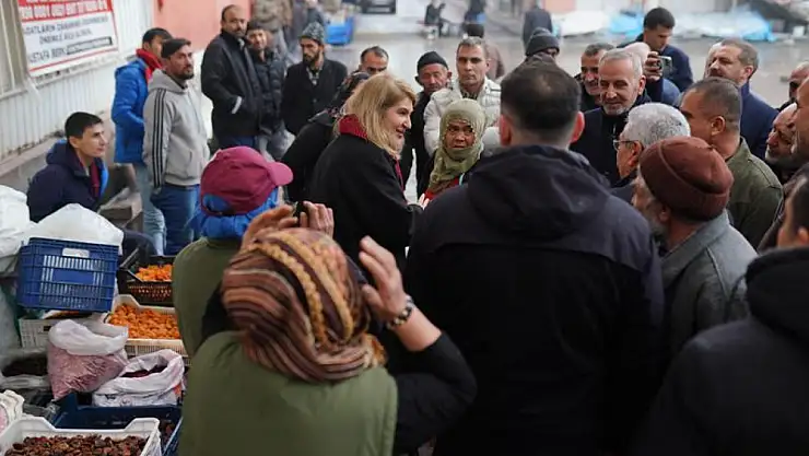 Halkın Vekili Ölmeztoprak' Kayısı Üreticimizin ve Esnafımızın Yanındayız'