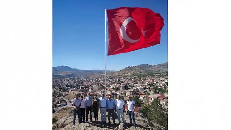Hekimhan'da Mesire Alanına Türk Bayrağı Çekildi