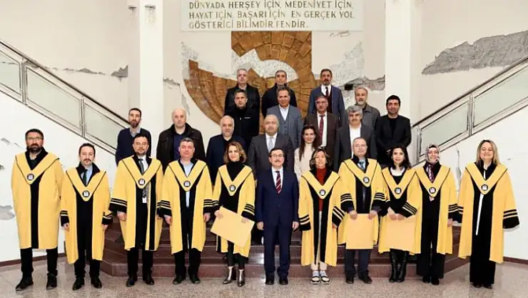 İnönü Üniversitesinde Unvanda Yükselen Akademisyenlere Cübbeleri Giydirildi