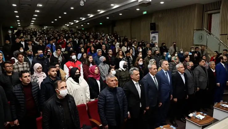 'İstiklal Yolu Mehmet Akif' Tiyatro Eseri Battalgazi'de Seyirci İle Buluştu