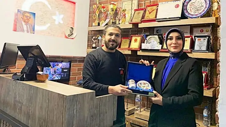 İYİ Parti Mv. A. Adayı Sarıtaç'tan Dünya Şampiyonu Eroğlu'na Ziyaret