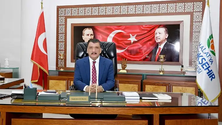 'Kadir Gecesinin Sevincini Aynı Anda Yaşıyoruz'