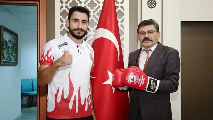 Kick Boks Türkiye Şampiyonu Yakup Yiğit'ten İl Emniyet Müdürü Ercan Dağdeviren'e Ziyaret.