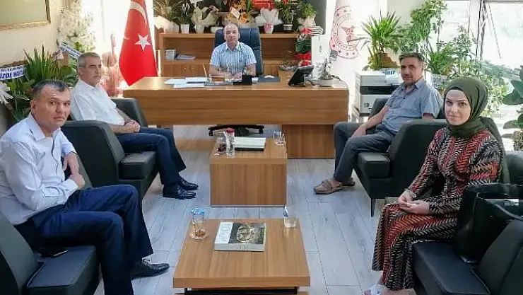 Kızılay Heyetinden Eğitim ve Arş. Hst. Başhekimine Hayırlı Olsun Ziyareti