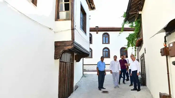 'Mahallelerimizin Tarihi Dokusunu Ortaya Çıkartıyoruz'